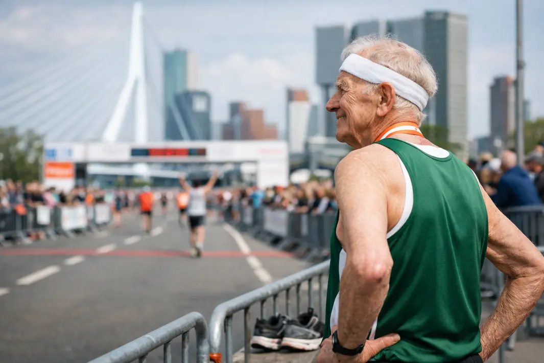 80-jarige loper neemt afscheid van marathon in Rotterdam
